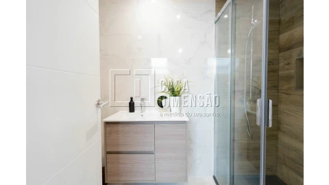 Apartamento T4 para Venda em Carnaxide e Queijas