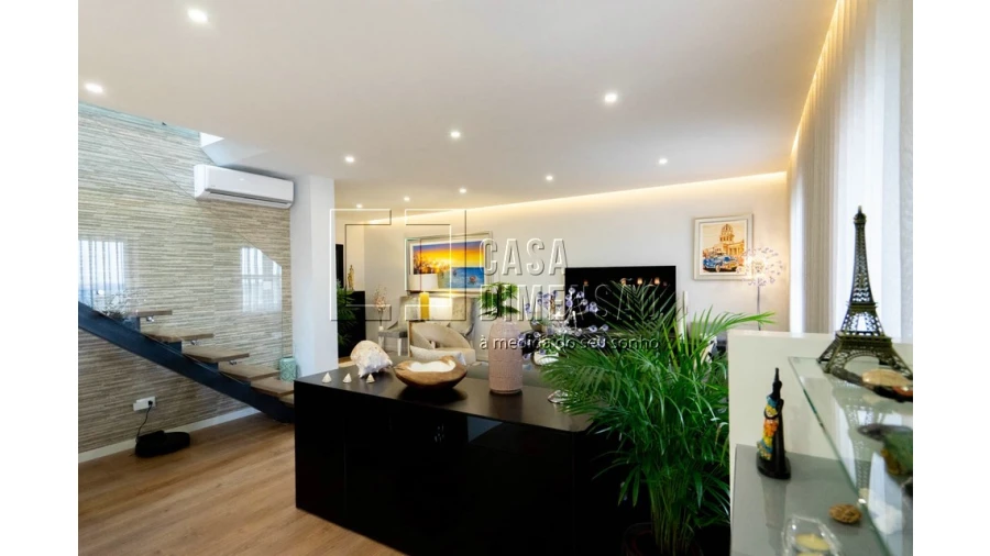 Apartamento T4 para Venda em Carnaxide e Queijas Foto 9