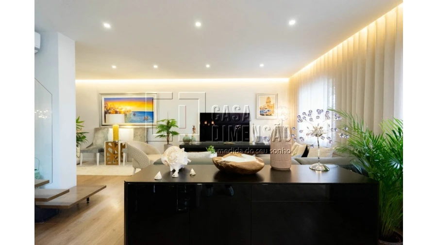 Apartamento T4 para Venda em Carnaxide e Queijas Foto 10