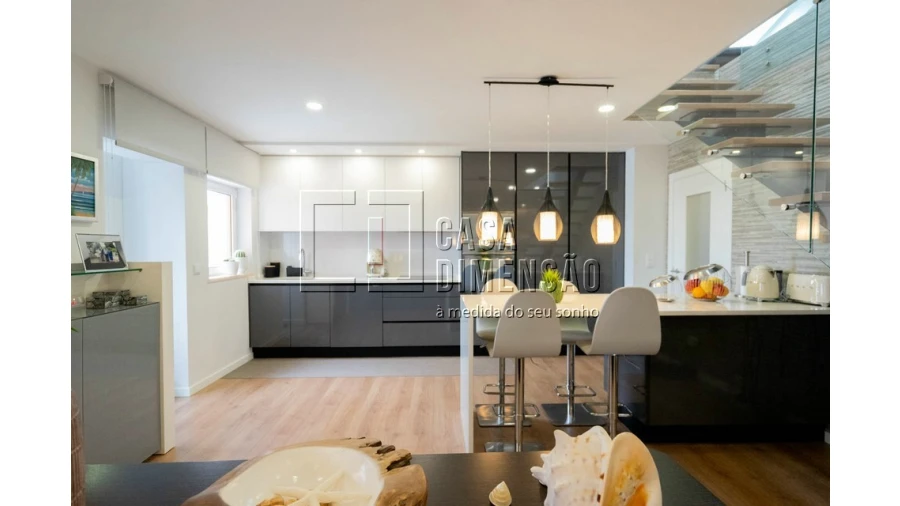 Apartamento T4 para Venda em Carnaxide e Queijas Foto 15