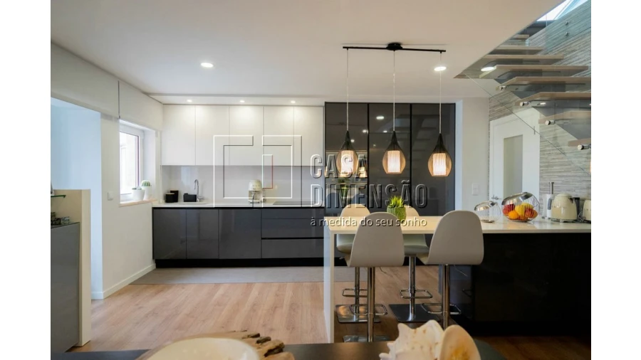 Apartamento T4 para Venda em Carnaxide e Queijas Foto 16