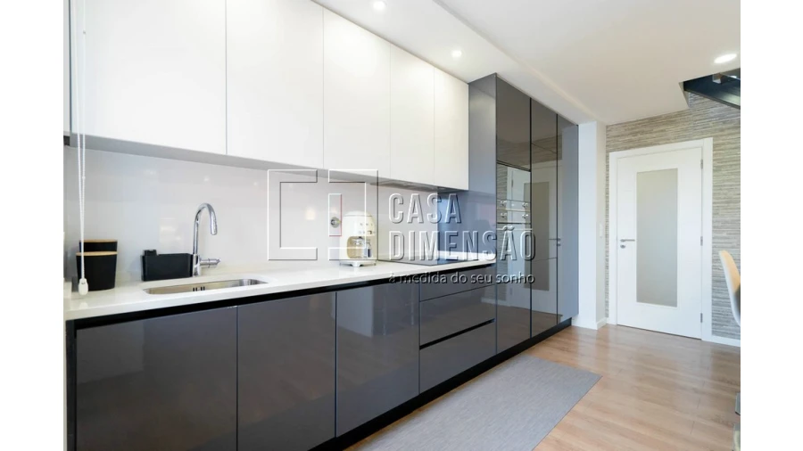 Apartamento T4 para Venda em Carnaxide e Queijas Foto 24