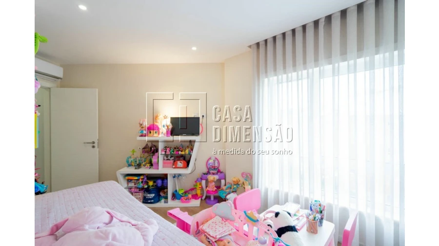 Apartamento T4 para Venda em Carnaxide e Queijas Foto 36