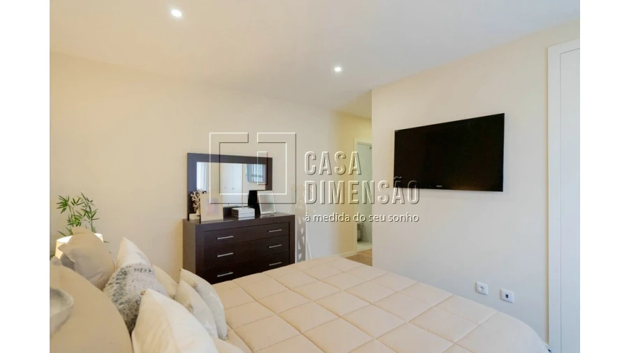 Apartamento T4 para Venda em Carnaxide e Queijas Foto 51