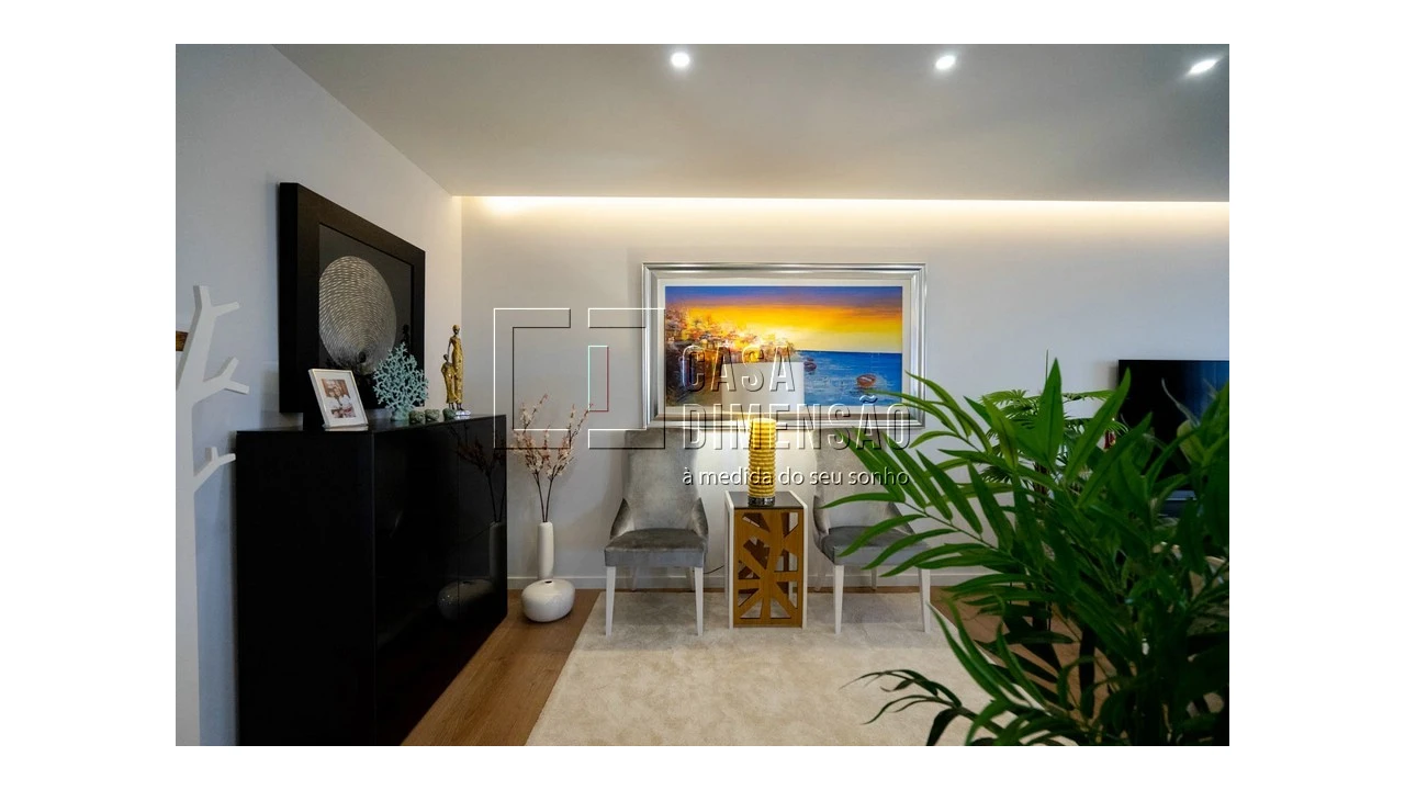Apartamento T4 para Venda em Venteira Foto 4
