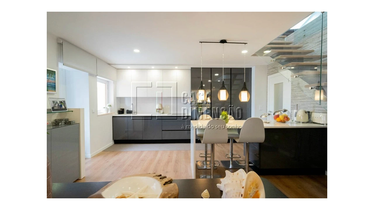 Apartamento T4 para Venda em Venteira Foto 16