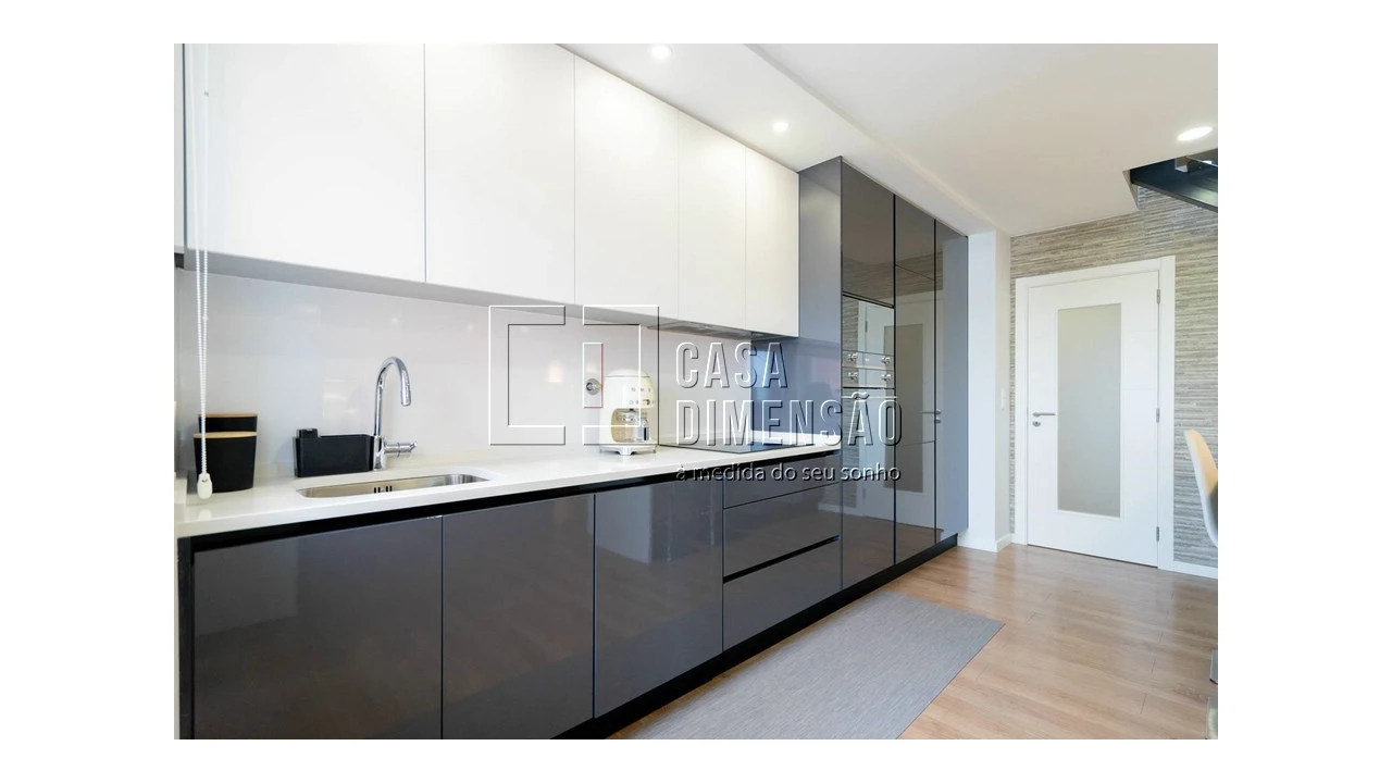 Apartamento T4 para Venda em Venteira Foto 24