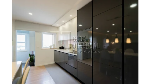Apartamento T4 para Venda em Venteira