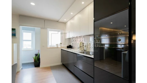 Apartamento T4 para Venda em Venteira