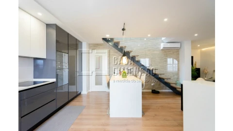 Apartamento T4 para Venda em Venteira