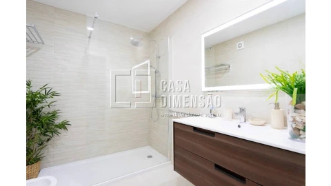 Apartamento T4 para Venda em Venteira