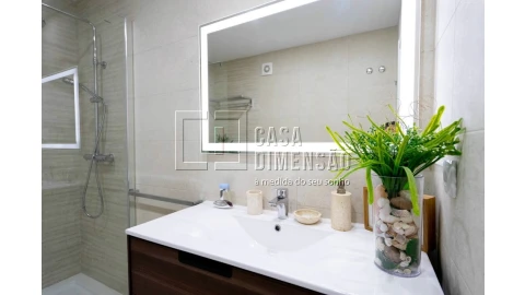 Apartamento T4 para Venda em Venteira
