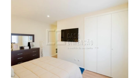 Apartamento T4 para Venda em Venteira