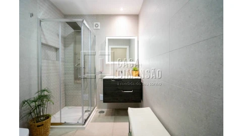 Apartamento T4 para Venda em Venteira
