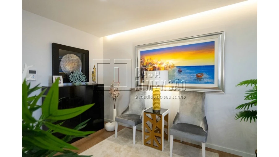 Apartamento T4 para Venda em Venteira Foto 3