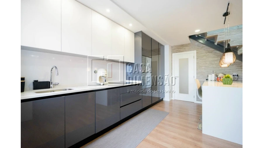 Apartamento T4 para Venda em Venteira Foto 25