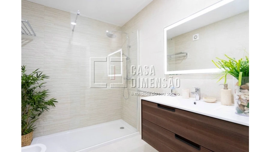 Apartamento T4 para Venda em Venteira Foto 31