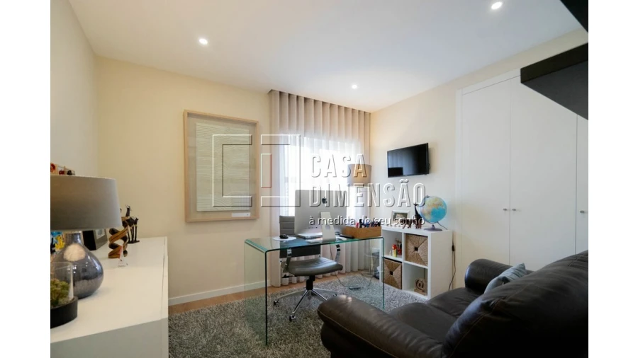 Apartamento T4 para Venda em Venteira Foto 42