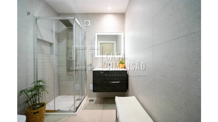 Apartamento T4 para Venda em Venteira Foto 56