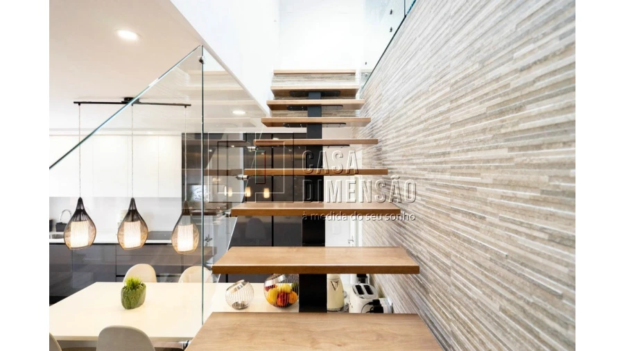 Apartamento T4 para Venda em Venteira Foto 60