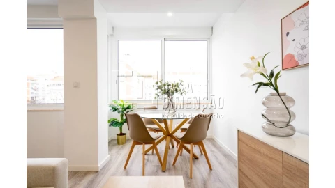 Apartamento T2 para Venda em Benfica