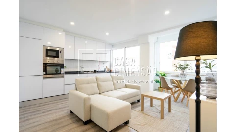 Apartamento T2 para Venda em Benfica