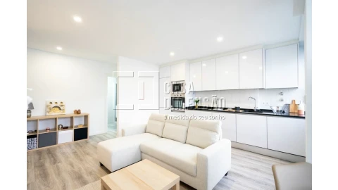 Apartamento T2 para Venda em Benfica