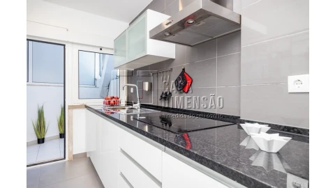 Apartamento T1 para Venda em Benfica