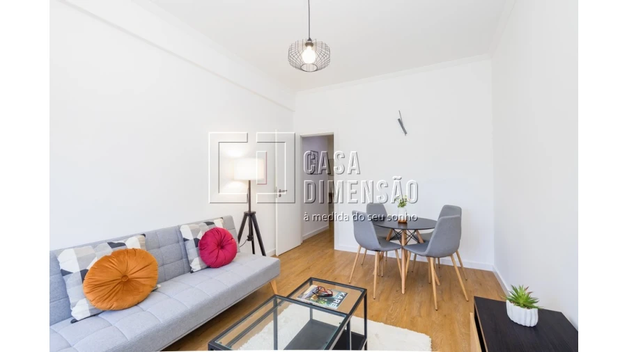 Apartamento T1 para Venda em Benfica Foto 2