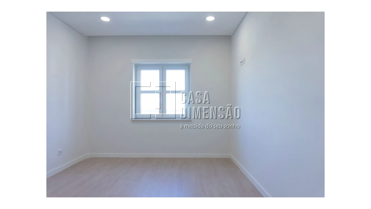 Apartamento T3 para Venda em Carnaxide e Queijas Foto 32