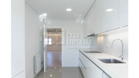 Apartamento T3 para Venda em Carnaxide e Queijas