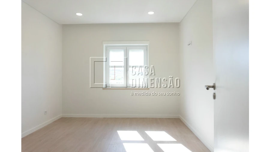 Apartamento T3 para Venda em Carnaxide e Queijas Foto 24