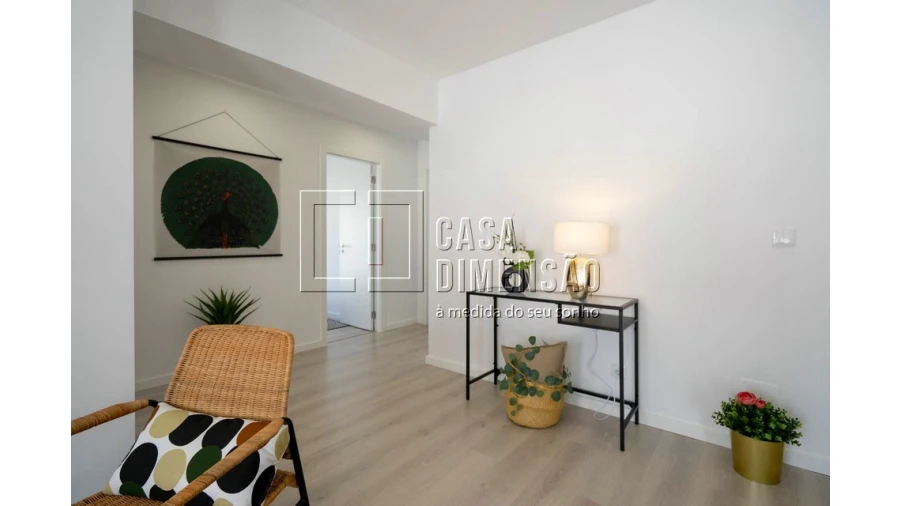 Apartamento T3 para Venda em Carnide Foto 2