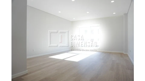 Apartamento T2 para Venda em Carnaxide e Queijas