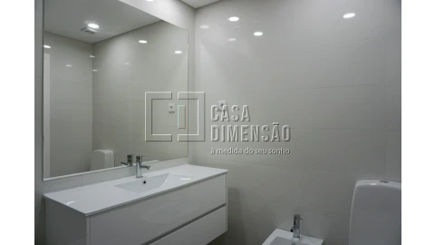 Apartamento T2 para Venda em Carnaxide e Queijas