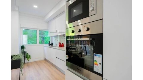 Apartamento T2 para Venda em Benfica