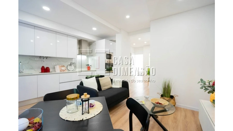 Apartamento T2 para Venda em Benfica Foto 3