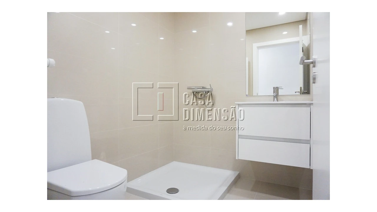 Apartamento T2 para Venda em Carnaxide e Queijas Foto 30