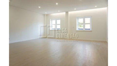 Apartamento T2 para Venda em Carnaxide e Queijas