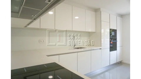 Apartamento T2 para Venda em Carnaxide e Queijas