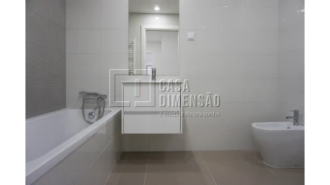 Apartamento T2 para Venda em Carnaxide e Queijas