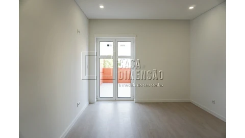 Apartamento T2 para Venda em Carnaxide e Queijas
