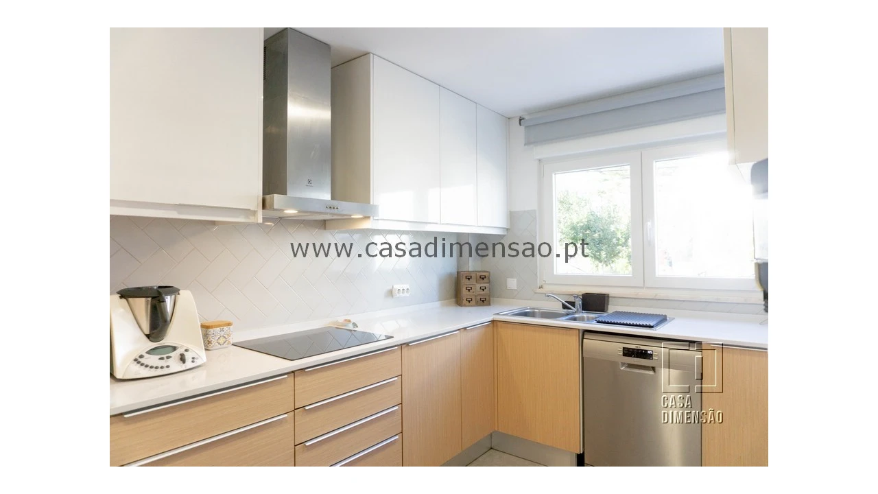 Moradia T4 para Venda em Barcarena Foto 17