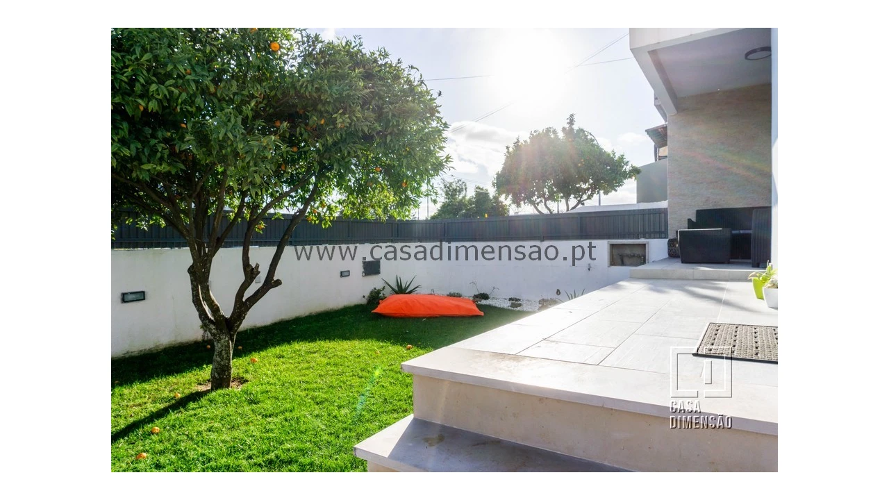 Moradia T4 para Venda em Barcarena Foto 51