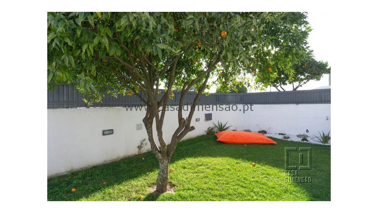 Moradia T4 para Venda em Barcarena Foto 52