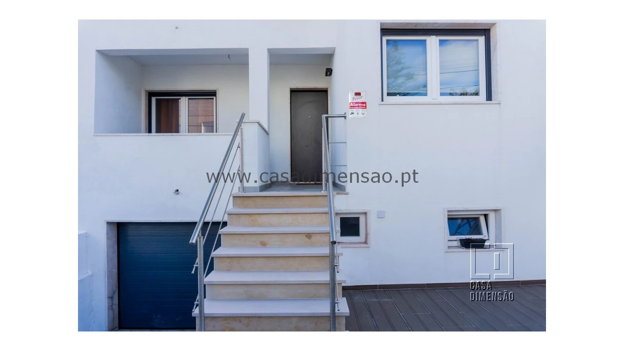 Moradia T4 para Venda em Barcarena Foto 56