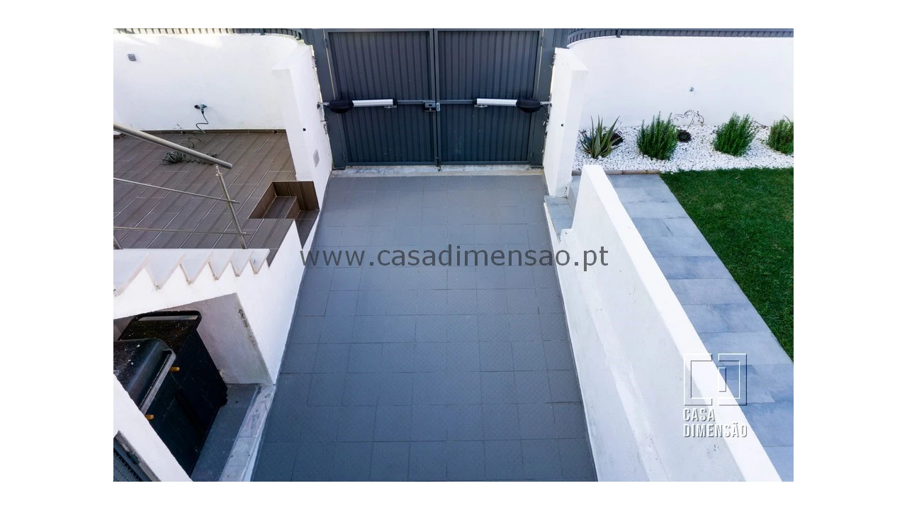 Moradia T4 para Venda em Barcarena Foto 59