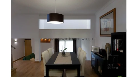 Moradia T4 para Venda em Barcarena