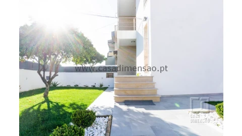 Moradia T4 para Venda em Barcarena
