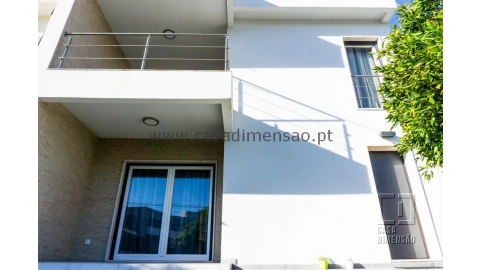 Moradia T4 para Venda em Barcarena